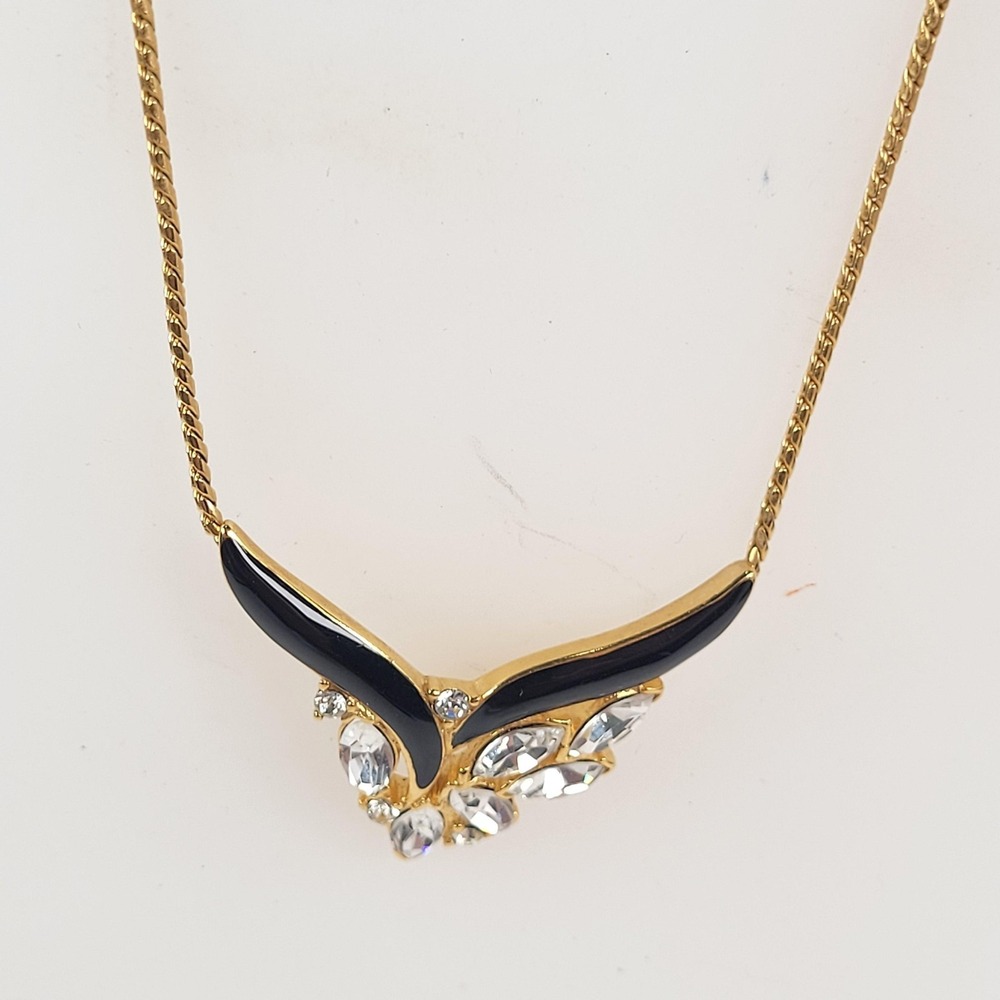 Vintage Trifari Gold‎ Tone Black Enamel Leaf Pendant Necklace 15in Jewelry